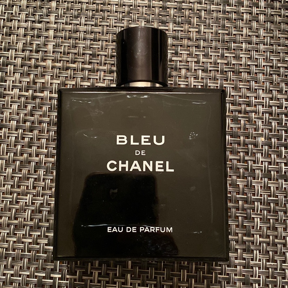 BLEU de CHANEL Eau de parfum. 90% full